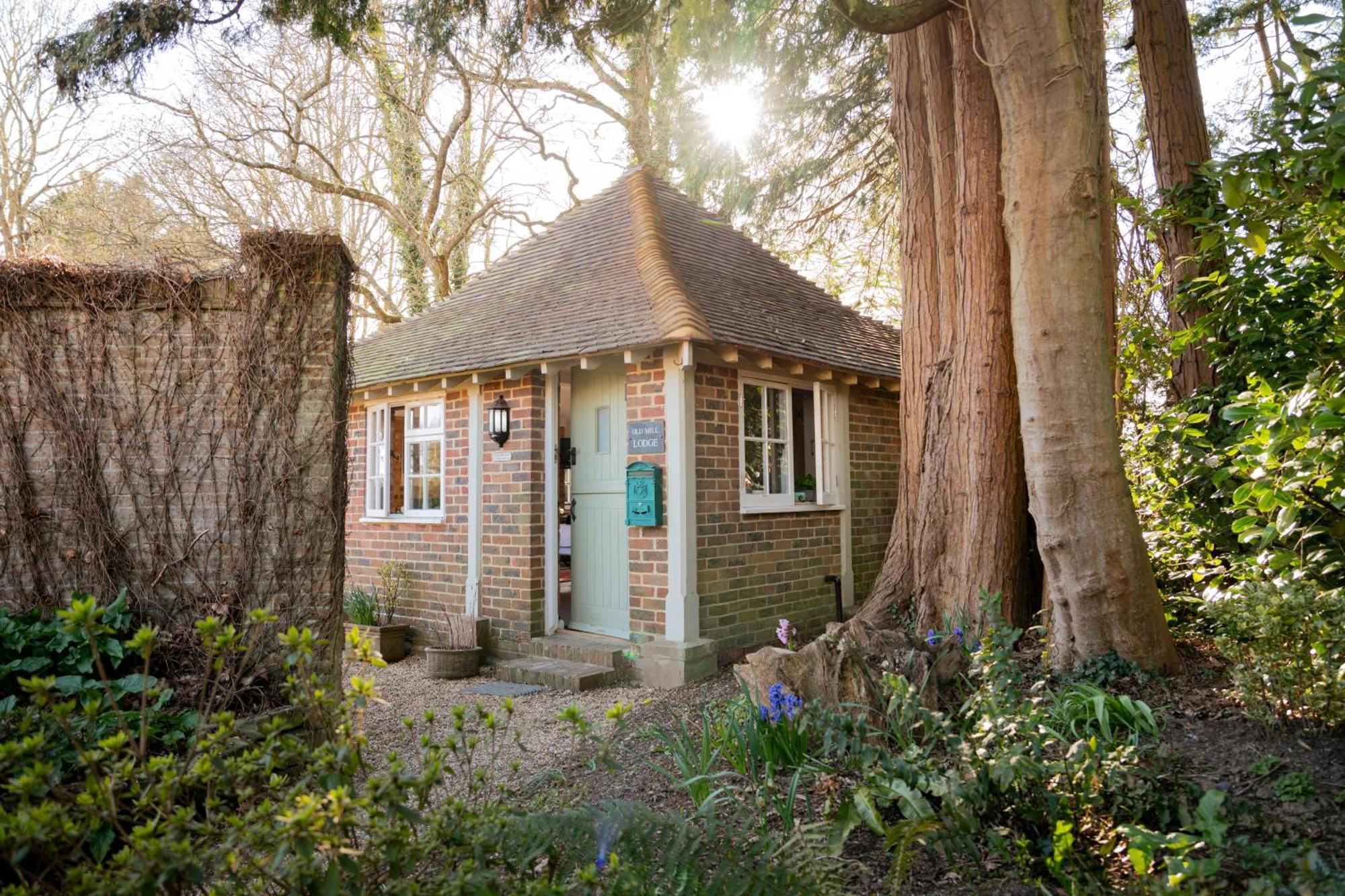 Old Mill Lodge By Huluki Sussex Stays Hurstpierpoint Exteriör bild