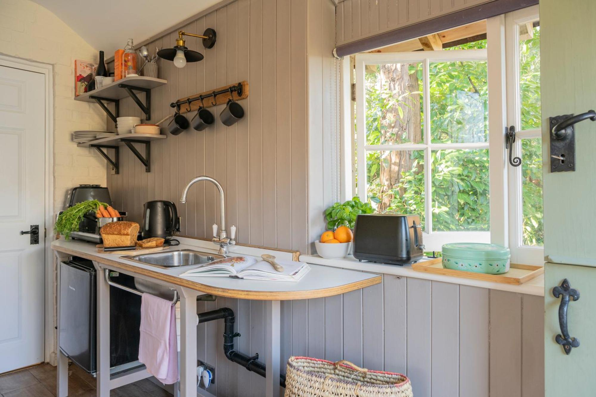 Old Mill Lodge By Huluki Sussex Stays Hurstpierpoint Exteriör bild