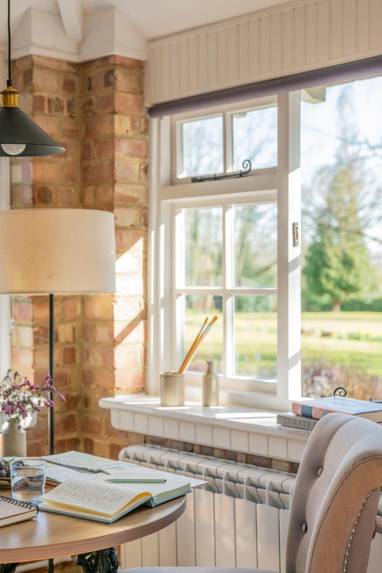 Old Mill Lodge By Huluki Sussex Stays Hurstpierpoint Exteriör bild