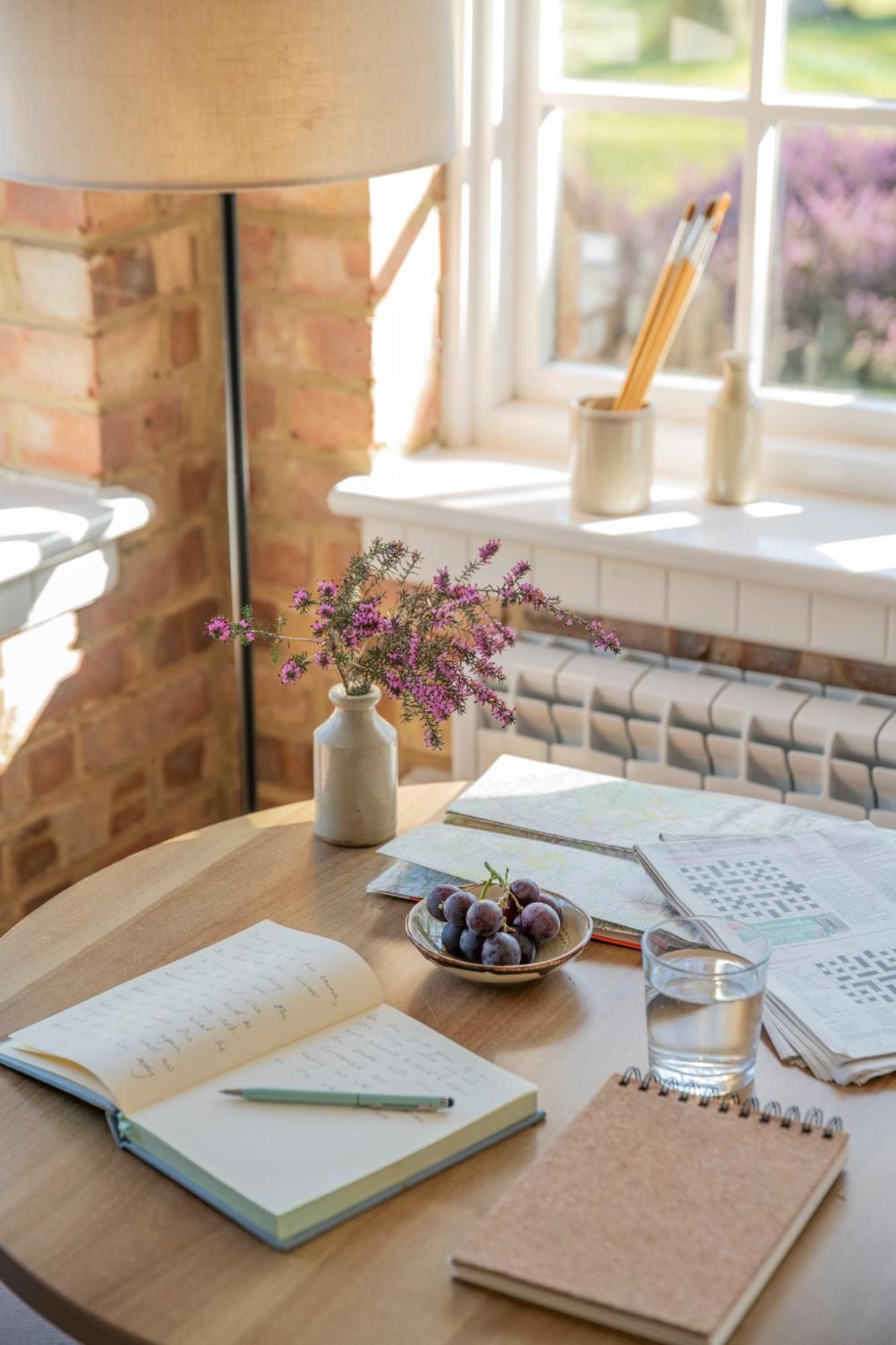 Old Mill Lodge By Huluki Sussex Stays Hurstpierpoint Exteriör bild